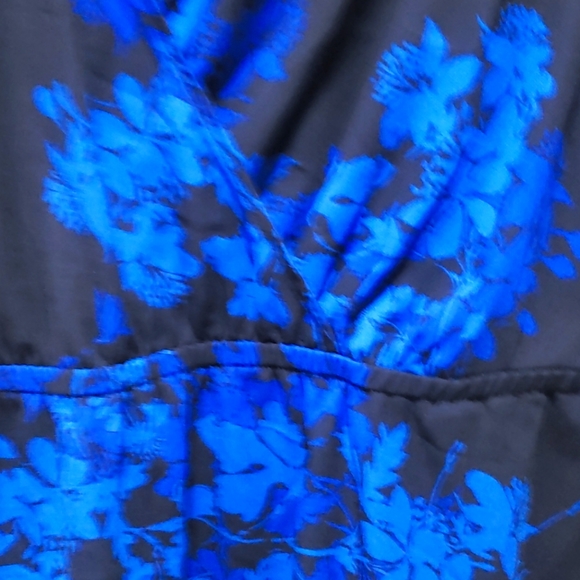 Plus size womens blouse - Picture 2 of 3